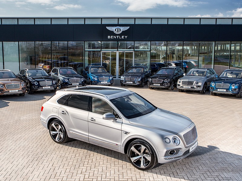 Bentley Bentayga již v pražském showroomu