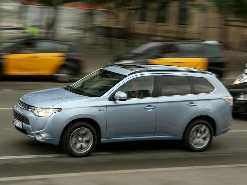 Mitsubishi Outlander PHEV úspěšně vstoupil do Evropy