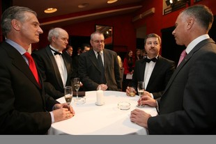 Stefan Henrich (Hyundai), Rudolf Karpat, Vladimír Rybecký, Dan Vardie a Allan Rushforth (Hyundai)