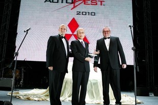Andrej Taflan (Rumunsko), Hiroši Harunari (Mitsubishi) a Vladimír Rybecký (ČR)