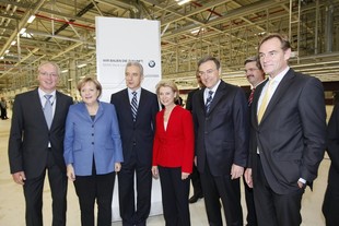 Rozšíření továrny v Lipsku za účasti kancléřky Merkelové
