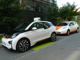 BMW i3 a Nissan Leaf u nové rychlodobíjecí stanice