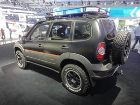 Chevrolet Niva LE - speciální verze s lepsí výbavou do terénu na moskevském autosalónu 2012