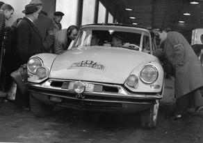 Citroën DS19 při Rallye de Monte Carlo 1958