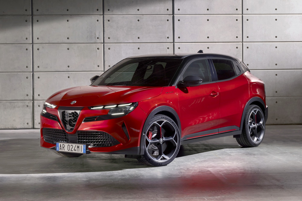 Alfa Romeo představila malé elektrické SUV Milano