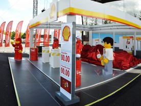 Kampaň Shell - monopost F1 Ferrari ze stavebnice Lego