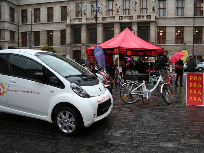 Magistrát přebral vysoutěžené elektromobily