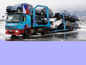 První vozy i30 na cestě k zákazníkům v České republice