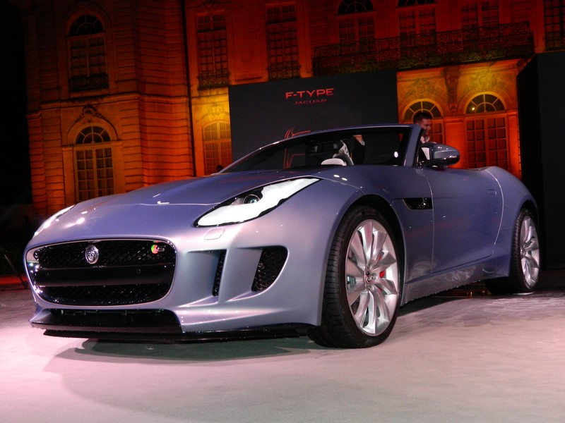 Jaguar F-Type se představuje