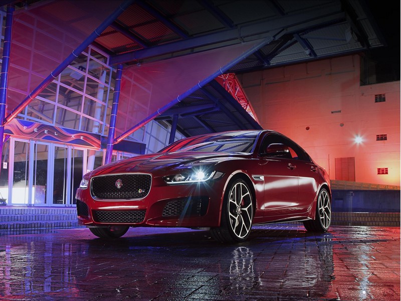 Jaguar XE se představil v Earls Court