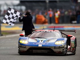 lFord Chip Ganassi Team USA Ford GT vítězí v kategorii GTE