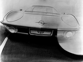 Opel - 50 let designu - kresba E. Schnella Opelu GT - © GM Company