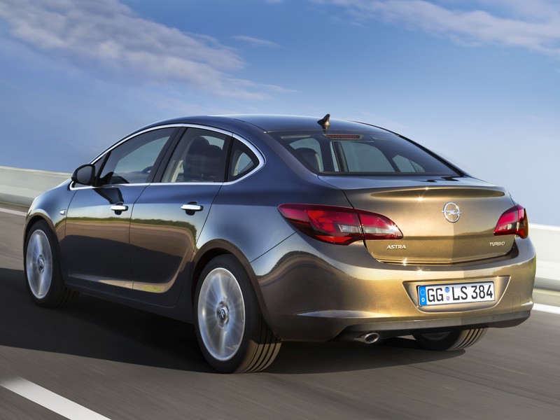 Opel přidá k modelu Astra i sedan