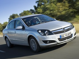 Opel Astra sedan bude letos nahrazen vozem nové generace