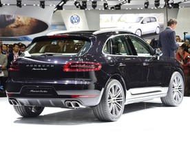 Porsche Macan turbo v Tokiu