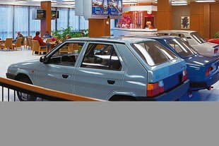 Prodejna Škoda na konci 80. let