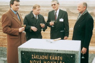 Položení základního kamene montážní haly: Vladimír Dlouhý, Václav Havel, Ludvík Kalma a Ferdinand Piech
