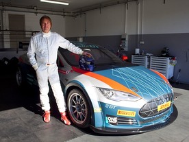 Heinz-Harald Frentzen a Tesla S EGT