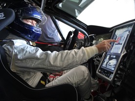 Heinz-Harald Frentzen ve voze Tesla S EGT