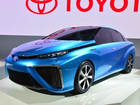 Toyota FCV na autosalonu v Tokiu 2013
