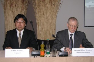 President společnosti TPCA Satoši Tačihara  a výkonný vicepresident TPCA Bernard Million-Rousseau 