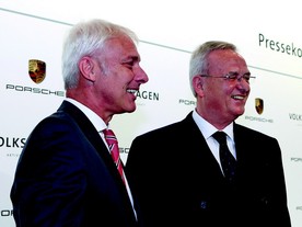 Výkonní šéfové Matthias Müller (Porsche AG) a Martin Winterkorn (VW AG) jen v roli loutek