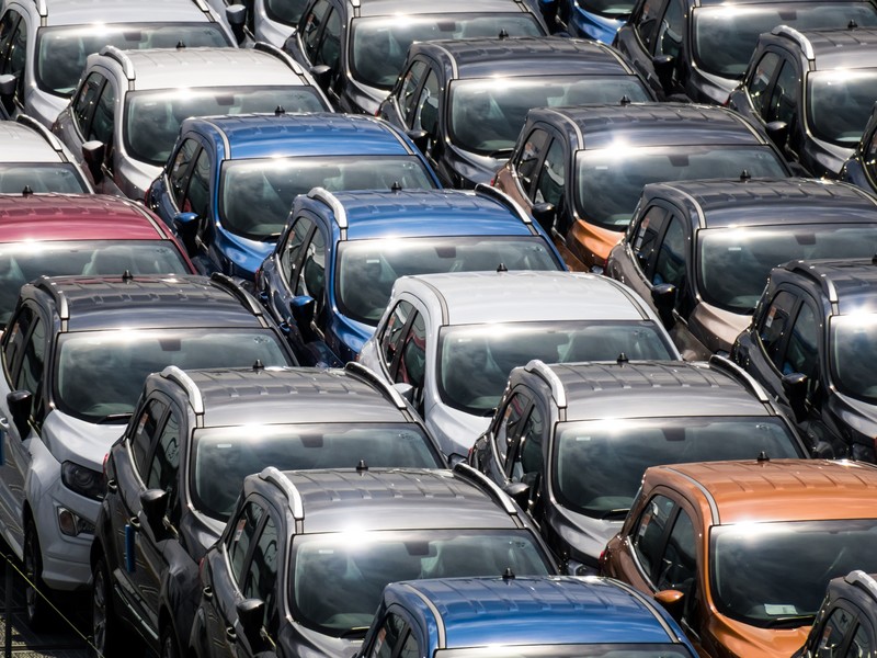 Prodejci automobilů pod tlakem: analytici očekávají slevy