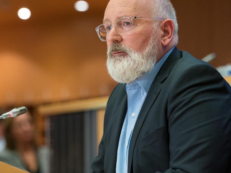 Timmermans hájí plány na přísnou emisní normu Euro 7