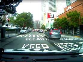 autoweek.cz - Autonomní vozidlo firmy Uber jelo na červenou