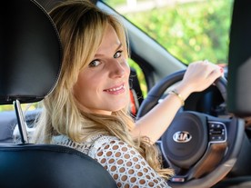 autoweek.cz - Dvě třetiny českých žen si myslí, že řídí bezpečněji než muži