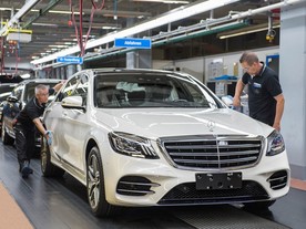 autoweek.cz - Mercedes-Benz třídy S sjel z výrobního pásu autonomně