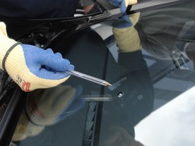 autoweek.cz - Jak na praskliny ve skle