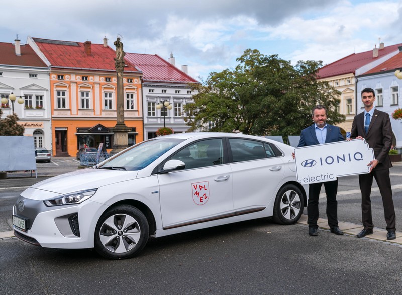 Elektromobil Hyundai pro úředníky