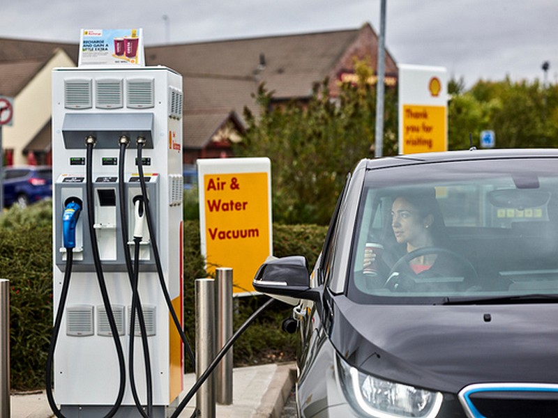 Shell s rychlými dobíjecími stanicemi