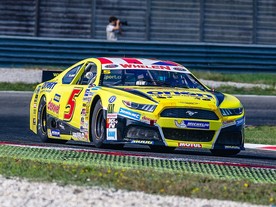 autoweek.cz - Motorsport pod jednou střechou