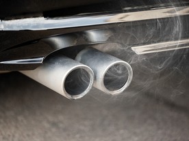 autoweek.cz - Automobilový průmysl varuje před koncem spalovacích motorů
