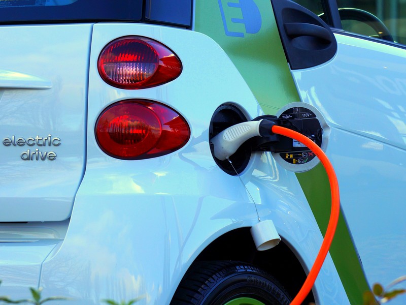 Autoprůmysl bude jednat o elektromobilitě