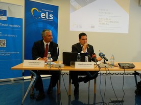 autoweek.cz - Boj proti stáčení tachometrů