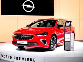 autoweek.cz - Nová Insignia vyjíždí