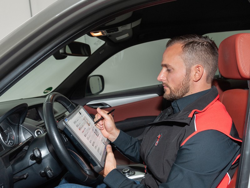 Kvalita autoservisů se vloni mírně zhoršila