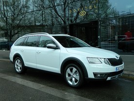 autoweek.cz - Nové asistenční systémy vozu Škoda Octavia Scout