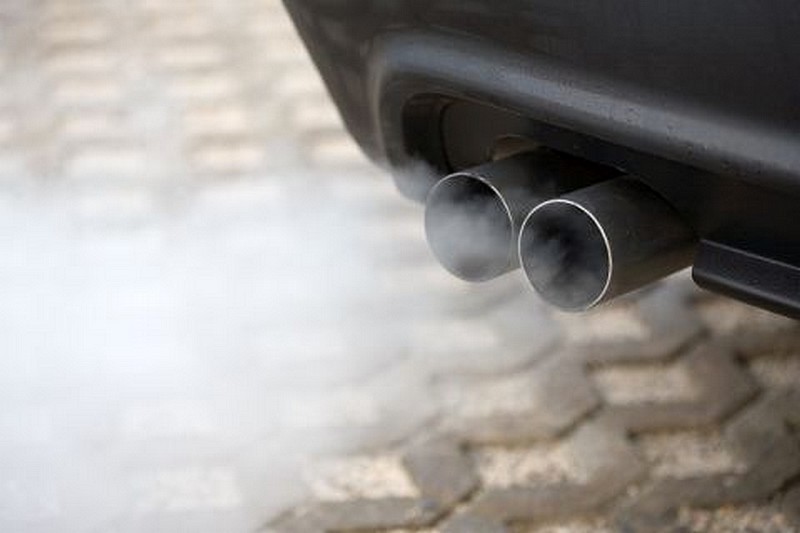 Automobilky vyhrály - nová auta mohou dál znečišťovat ovzduší