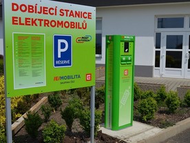 autoweek.cz - Mostecký autodrom zprovoznil dobíjecí stanici 