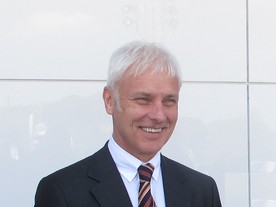 autoweek.cz - Šéf Volkswagenu Mathias Mueller pod tlakem