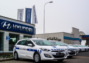 autoweek.cz - Celníci budou jezdit v bílých kombi Hyundai i30