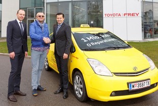 autoweek.cz - Hybridní Toyota Prius je milionář