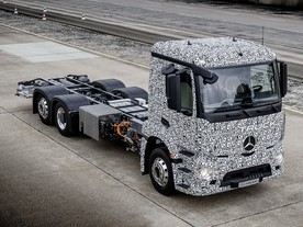 autoweek.cz - Kamion pod proudem