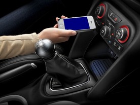 autoweek.cz - Mobilní telefony způsobují 27 % nehod