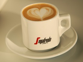 autoweek.cz - Únavu za volantem řeší řidiči nejčastěji kávou