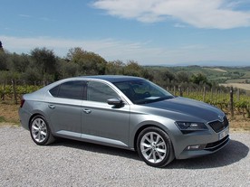 autoweek.cz - K novému Superbu nabízí ŠkoFIN předplacený servis 